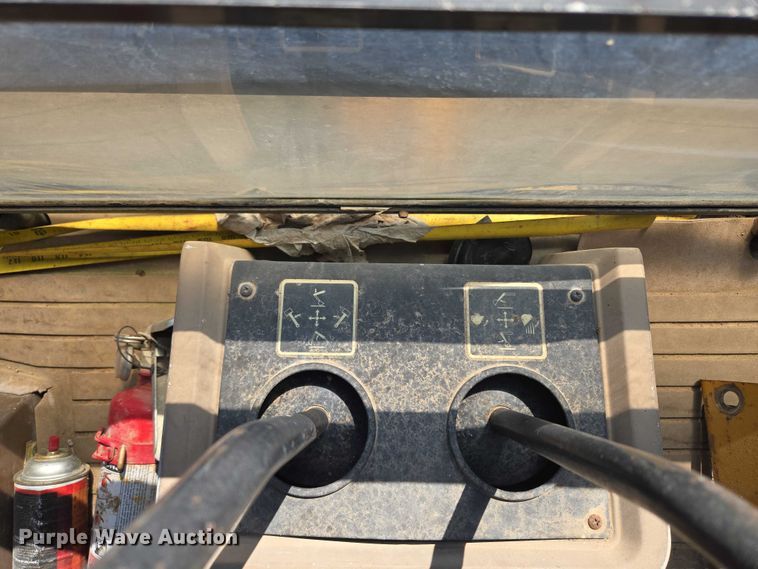 image for item DY0820 1992 John Deere 310D backhoe