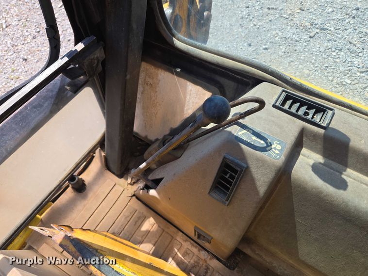 image for item DY0820 1992 John Deere 310D backhoe