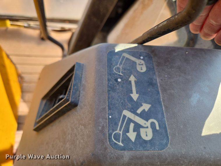 image for item DY0820 1992 John Deere 310D backhoe