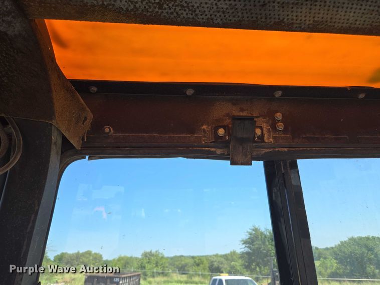 image for item DY0820 1992 John Deere 310D backhoe