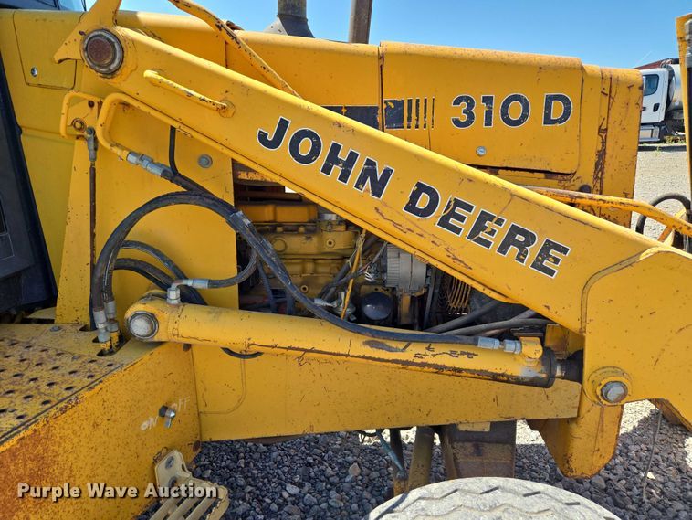 image for item DY0820 1992 John Deere 310D backhoe