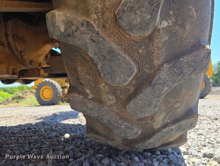 image for item DY0820 1992 John Deere 310D backhoe