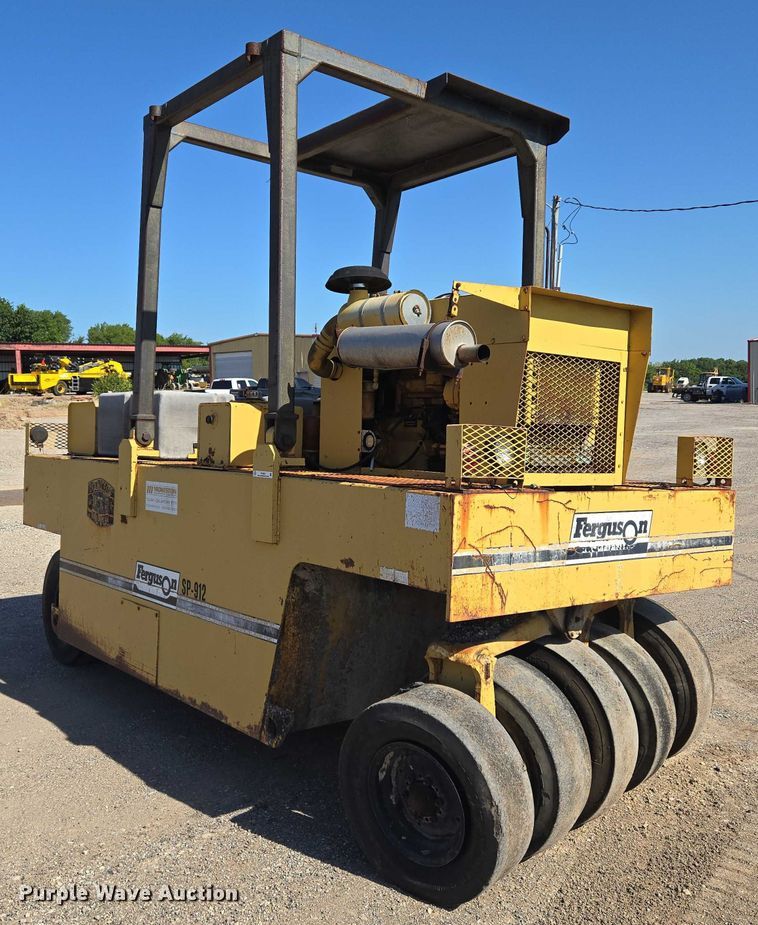 image for item DY0821 Ferguson SP912 pneumatic roller