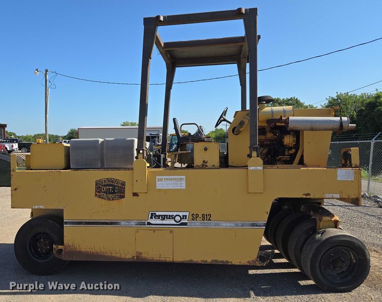 image for item DY0821 Ferguson SP912 pneumatic roller