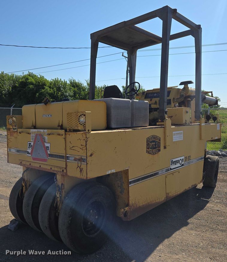 image for item DY0821 Ferguson SP912 pneumatic roller