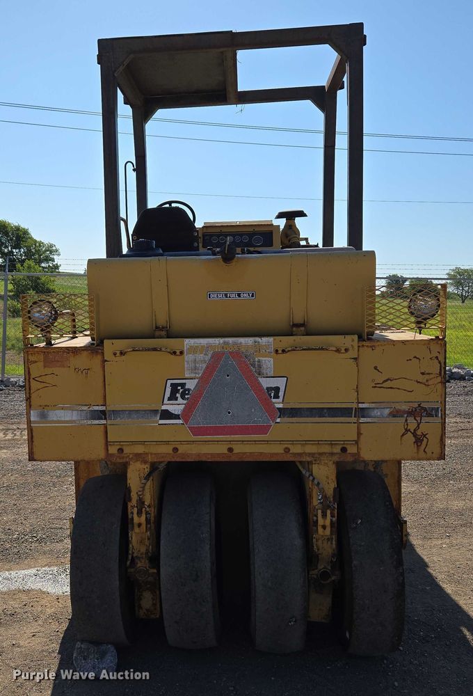 image for item DY0821 Ferguson SP912 pneumatic roller