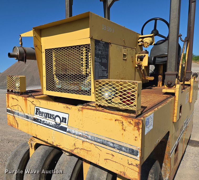 image for item DY0821 Ferguson SP912 pneumatic roller