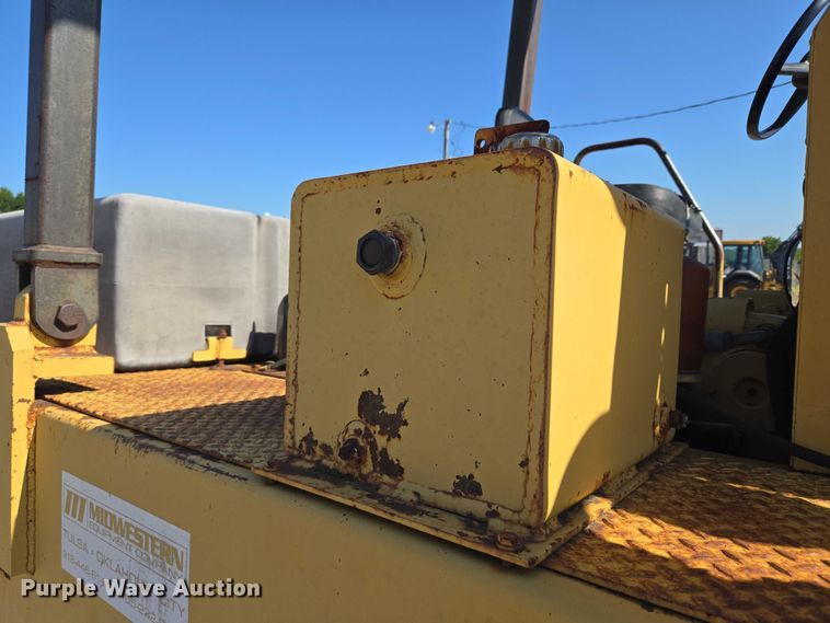 image for item DY0821 Ferguson SP912 pneumatic roller