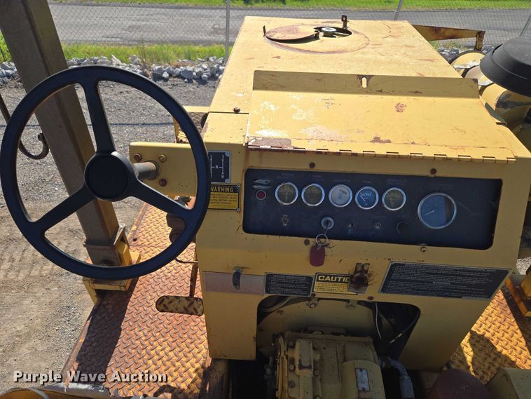 image for item DY0821 Ferguson SP912 pneumatic roller