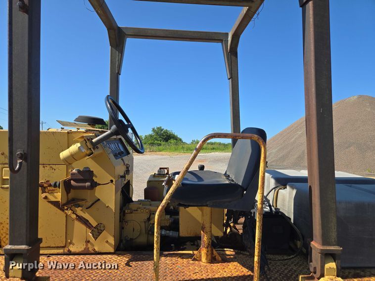 image for item DY0821 Ferguson SP912 pneumatic roller