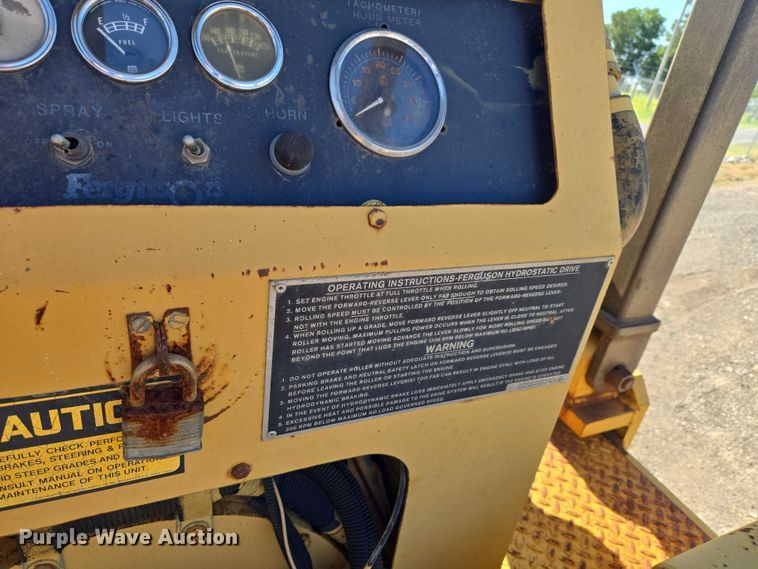 image for item DY0821 Ferguson SP912 pneumatic roller