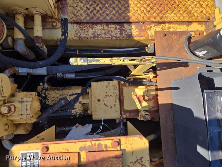 image for item DY0821 Ferguson SP912 pneumatic roller