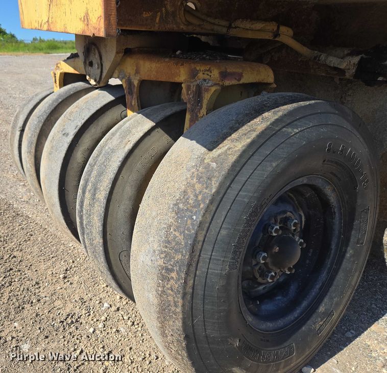 image for item DY0821 Ferguson SP912 pneumatic roller