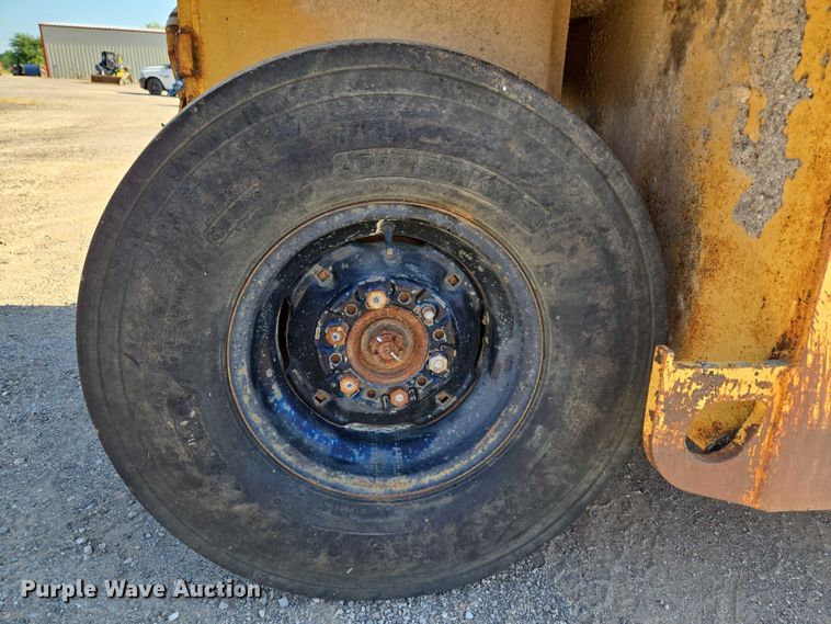 image for item DY0821 Ferguson SP912 pneumatic roller