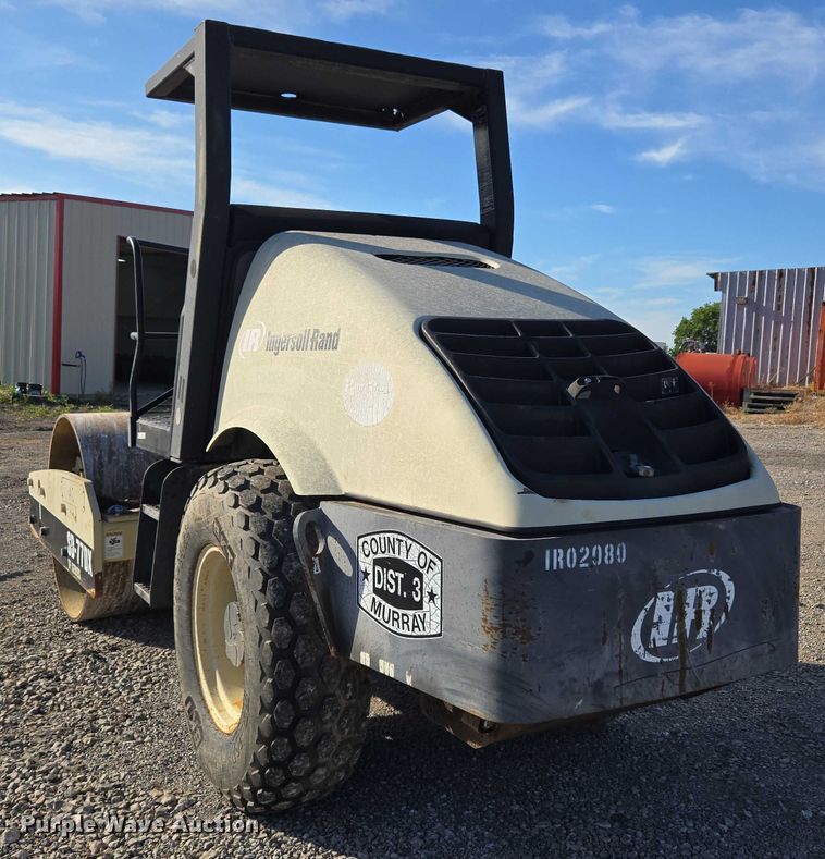 image for item DY0822 Ingersoll Rand SD-77DX TF single drum vibratory roller