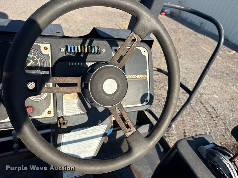 image for item DY0823 1998 Ingersoll Rand DD-70 double drum vibratory roller