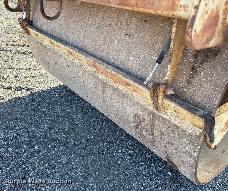 image for item DY0823 1998 Ingersoll Rand DD-70 double drum vibratory roller