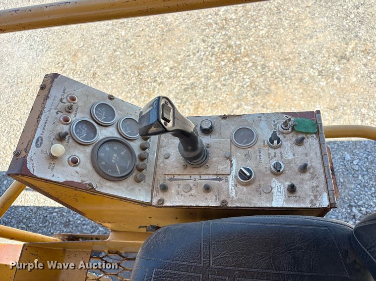 image for item DY0824 Etnyre chip spreader