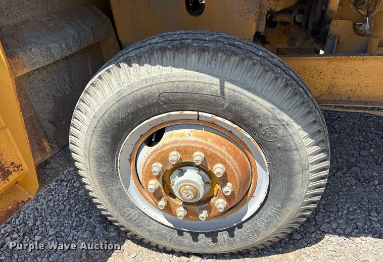 image for item DY0824 Etnyre chip spreader