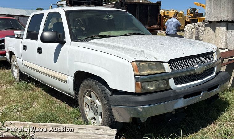 image for item DY0833 2005 Chevrolet Silverado 1500 Crew Cab pickup truck