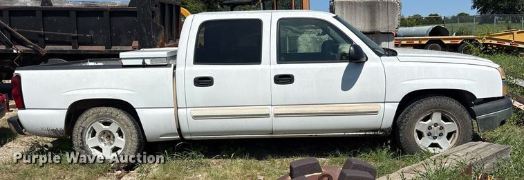 image for item DY0833 2005 Chevrolet Silverado 1500 Crew Cab pickup truck