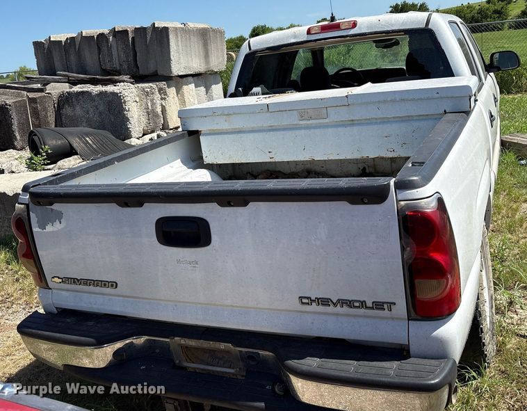 image for item DY0833 2005 Chevrolet Silverado 1500 Crew Cab pickup truck