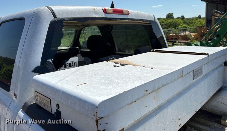 image for item DY0833 2005 Chevrolet Silverado 1500 Crew Cab pickup truck