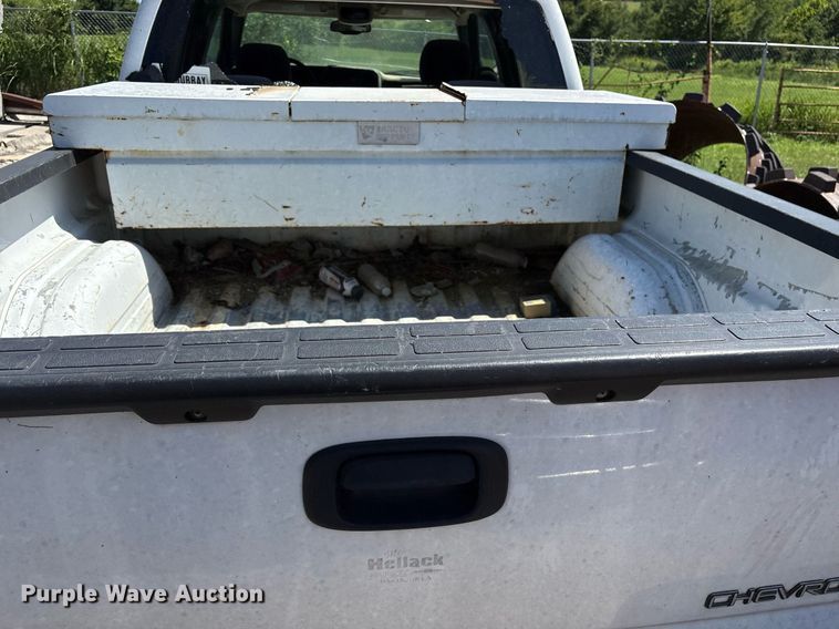 image for item DY0833 2005 Chevrolet Silverado 1500 Crew Cab pickup truck