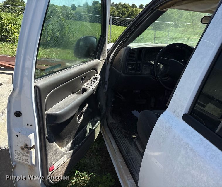 image for item DY0833 2005 Chevrolet Silverado 1500 Crew Cab pickup truck