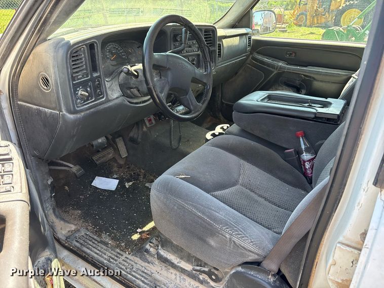 image for item DY0833 2005 Chevrolet Silverado 1500 Crew Cab pickup truck