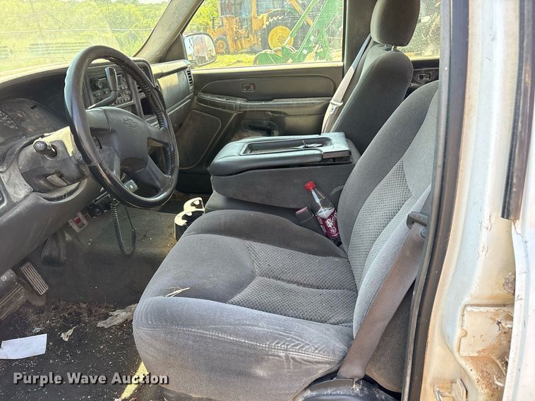 image for item DY0833 2005 Chevrolet Silverado 1500 Crew Cab pickup truck