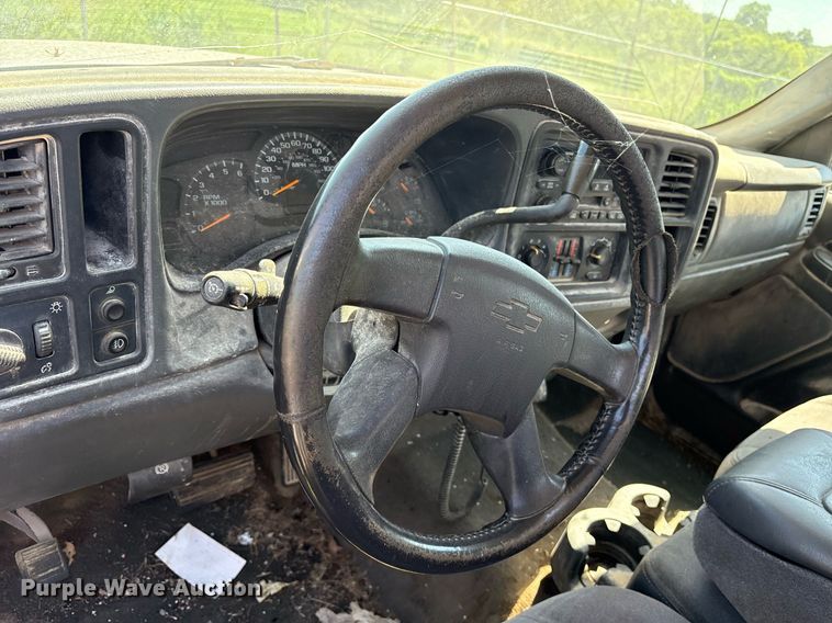 image for item DY0833 2005 Chevrolet Silverado 1500 Crew Cab pickup truck