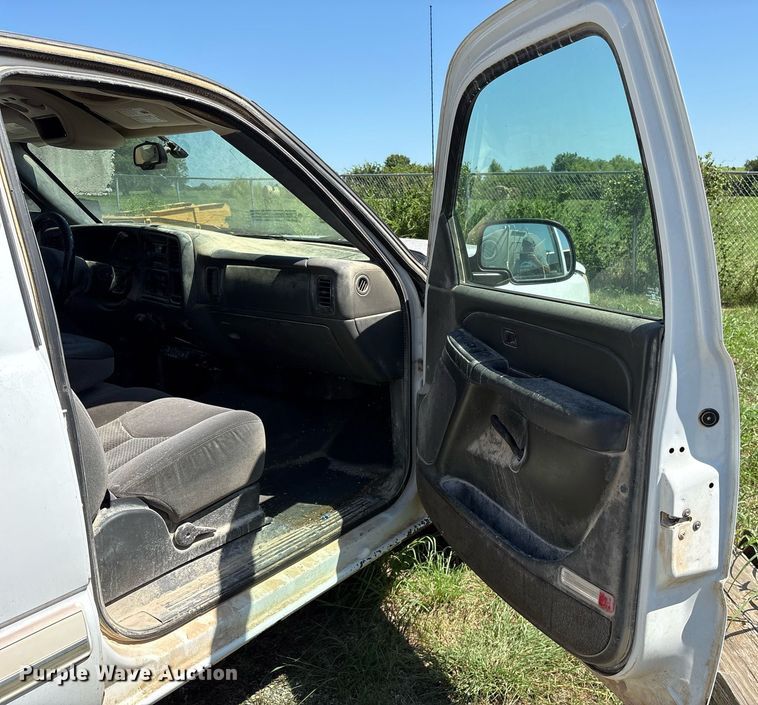 image for item DY0833 2005 Chevrolet Silverado 1500 Crew Cab pickup truck