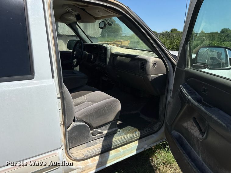 image for item DY0833 2005 Chevrolet Silverado 1500 Crew Cab pickup truck