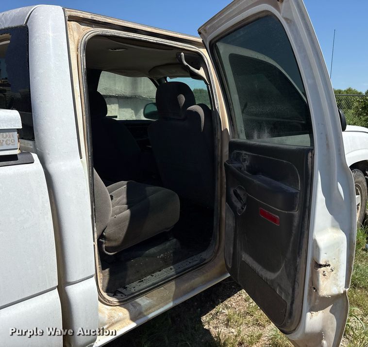 image for item DY0833 2005 Chevrolet Silverado 1500 Crew Cab pickup truck