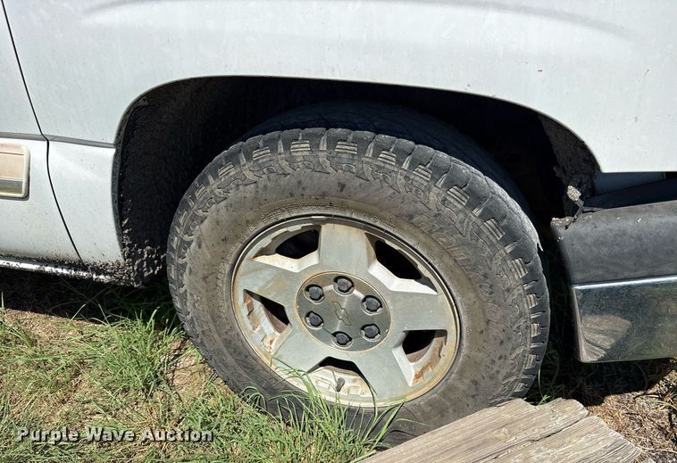 image for item DY0833 2005 Chevrolet Silverado 1500 Crew Cab pickup truck