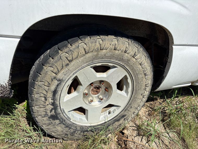 image for item DY0833 2005 Chevrolet Silverado 1500 Crew Cab pickup truck