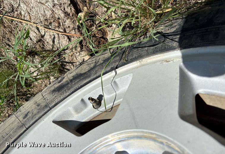 image for item DY0833 2005 Chevrolet Silverado 1500 Crew Cab pickup truck