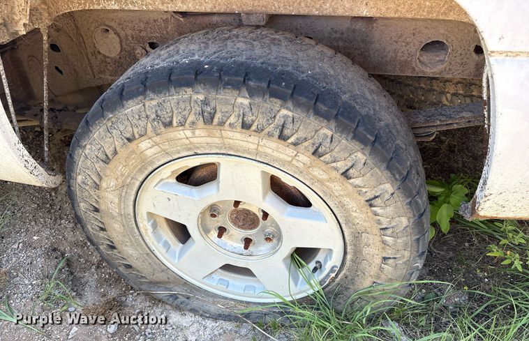 image for item DY0833 2005 Chevrolet Silverado 1500 Crew Cab pickup truck