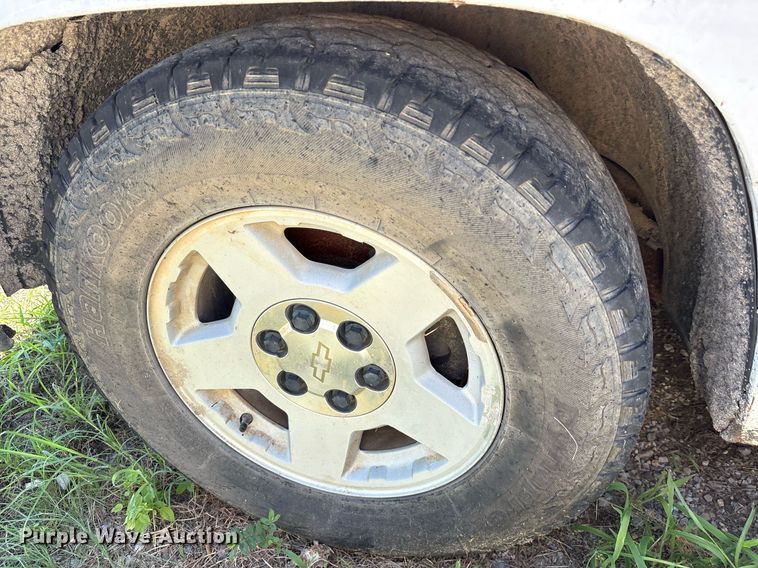 image for item DY0833 2005 Chevrolet Silverado 1500 Crew Cab pickup truck