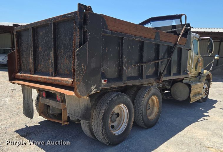 image for item DY0835 2002 International 9200i dump truck
