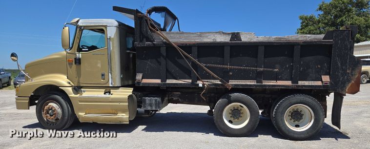 image for item DY0835 2002 International 9200i dump truck