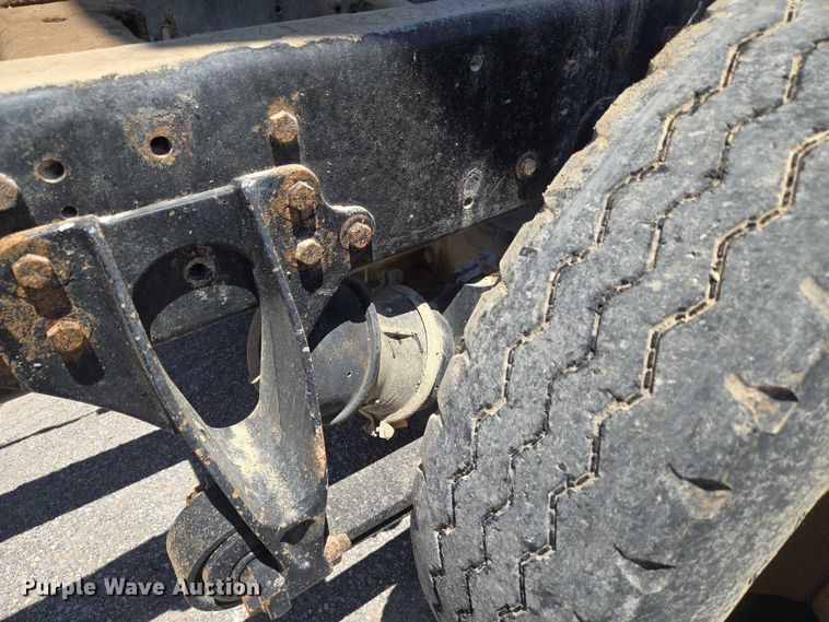 image for item DY0835 2002 International 9200i dump truck