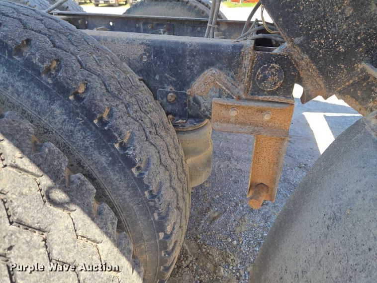 image for item DY0835 2002 International 9200i dump truck