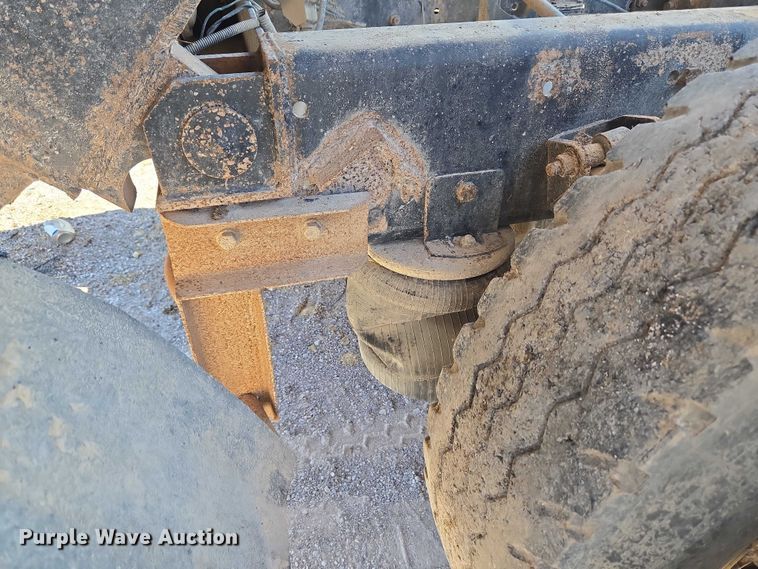 image for item DY0835 2002 International 9200i dump truck