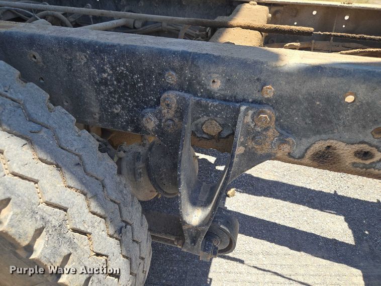 image for item DY0835 2002 International 9200i dump truck