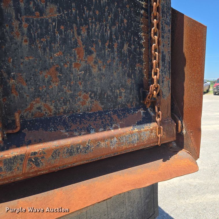 image for item DY0835 2002 International 9200i dump truck