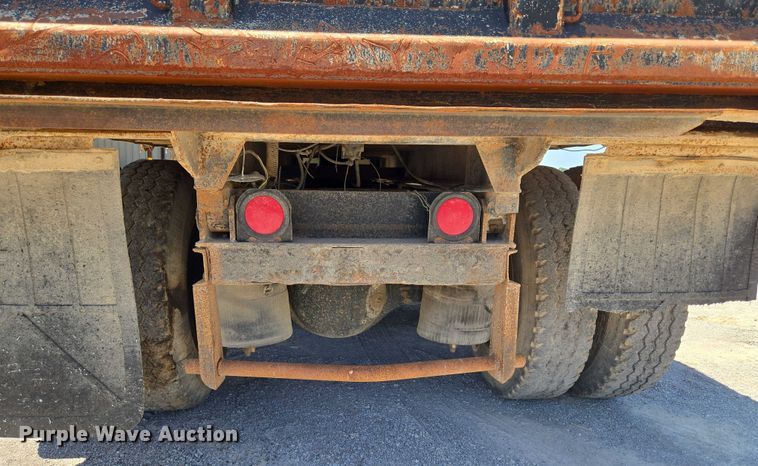 image for item DY0835 2002 International 9200i dump truck