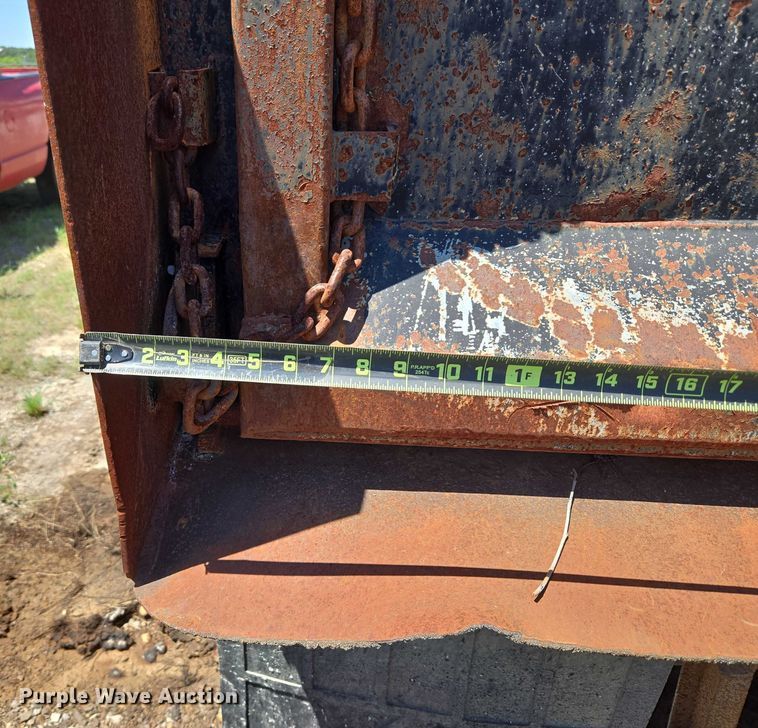 image for item DY0835 2002 International 9200i dump truck