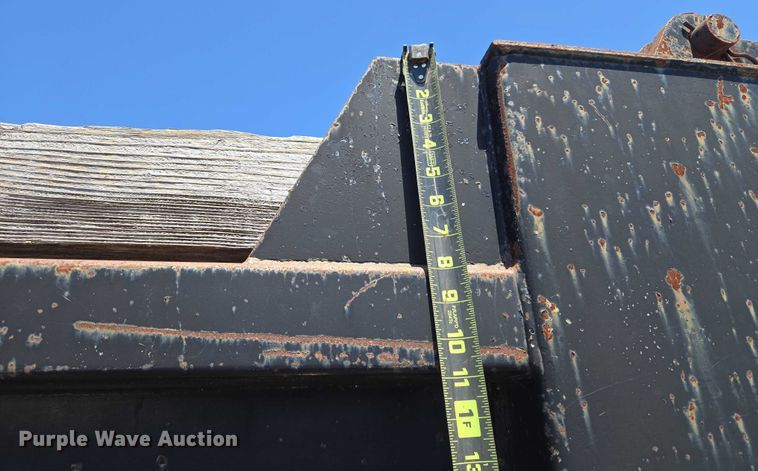 image for item DY0835 2002 International 9200i dump truck